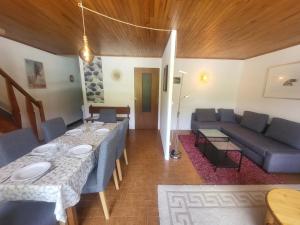 Appartements Duplex 65m² face aux pistes, balcon plein sud, 2 chambres, tout equipe, ascenseur - FR-1-266-157 : photos des chambres