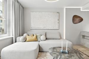 Castle-side Luxury Residence on Danube River bank,Free Parking