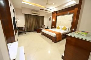 Hotel Amit International