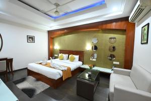 Hotel Amit International