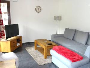 LOCATION - TROIS PIECES - 5 PERSONNES - BON STANDING - MODERNE - LUMINEUX - GARAGE - WIFI- VUE PISTES - 200 DU TSD - FR-1-802-32