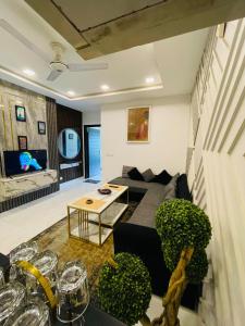 Elegant 1BR Apartment Opal Lahore