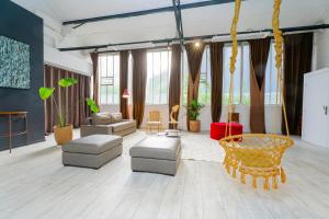 Artist Loft Experience Stylish 4-Bedroom Stay