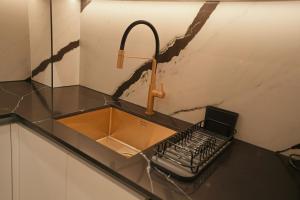 Private Jacuzzi 2BR Luxury Unit