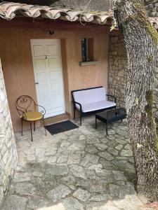 Hotels Hotel Lou Caleu restaurant le Rocher des Abeilles : photos des chambres