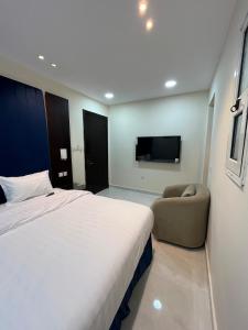 Luxurious NEW unit with kitchen in 5 stars building