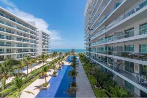 The Beaches-Beachfront Retreat