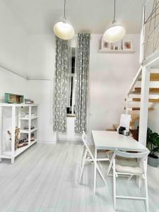 Central Budapest Studio Apartment with AC & Netflix