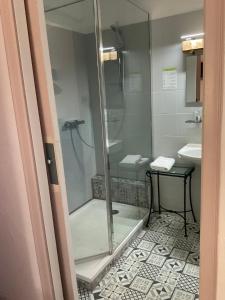 Hotels Hotel Lou Caleu restaurant le Rocher des Abeilles : photos des chambres