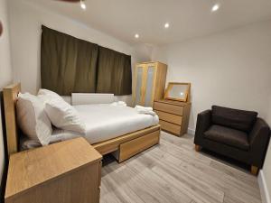 Large 5 Bed Home with 3 Baths and Parking