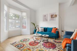 NEW! Spacious 5BR House in Stratford