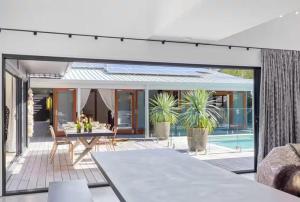 Desert Flame - Couples Retreat near the Beach