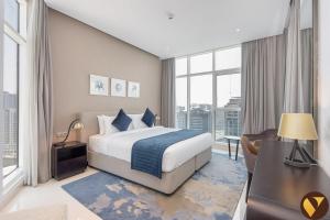 Vogue Vacation Homes, Business Bay Damac Maison Prive near Burj Khalifa and Dubai Mall, One Bedroom Apartment with Balcony, Canal and City Skyline View, Access toAmenities