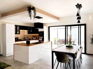 Villas Zephyr - Maison 3 Chambres avec jacuzzi - Proche aeroport et Nantes : photos des chambres