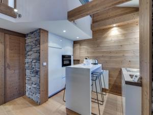 Appartement Duplex Rénové: 3 Pièces, 40m², Parking, Proche Centre Val dIsère - FR-1-567-96