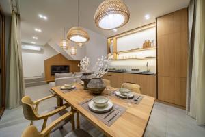 Best of Berawa - New 2BR Villa - Minutes to Beach & Cafes