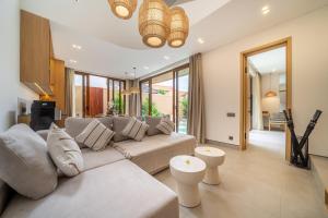 Best of Berawa - New 2BR Villa - Minutes to Beach & Cafes