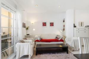 Amplio ático de 2 dormitorios en el centro