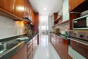 Amplio ático de 2 dormitorios en el centro