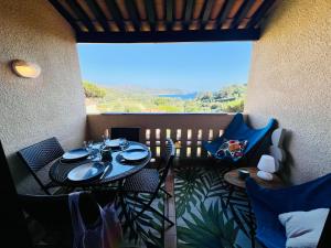 La terrasse sur la Mer, appart Gigaro 4 à 6 pers, piscine et plage à pied