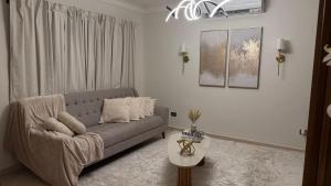 Cozy and Beautiful, 3 Bedroom Apartment Home