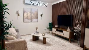 Cozy and Beautiful, 3 Bedroom Apartment Home