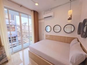 Crane nest 8 townhouses view middle with balcony