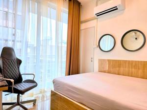 Crane nest 8 townhouses view middle with balcony