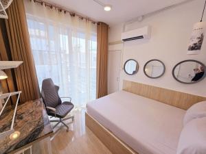 Crane nest 8 townhouses view middle with balcony