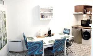 Sejours chez l'habitant Joli T1 avec balcon et parking : photos des chambres