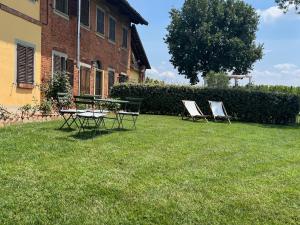 Two-Bedroom Deluxe Apartment with Garden View