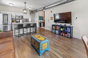 Downtown Indy - Famous Mass Ave with Balcony