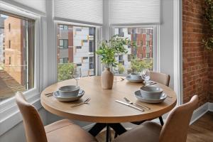 Downtown Indy - Famous Mass Ave with Balcony