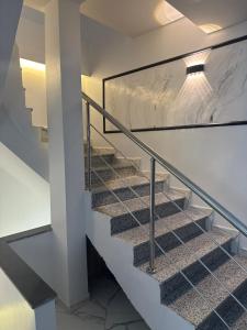 AL MIDIAF STYLISH VILLA &Garage