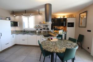 Maisons de vacances Villa de reve avec piscine et vue : photos des chambres