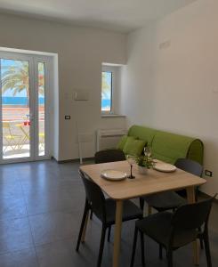 Fronte mare Levante - Apulia Houses & Flats