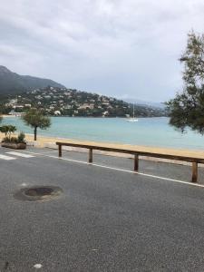 Appartement les pieds dans leau