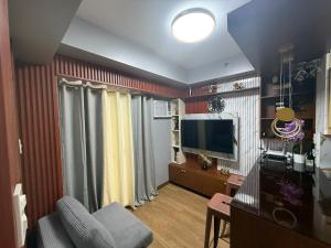 Minimalist Staycation Near Cubao, Ateneo