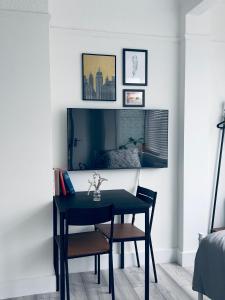Studio flat in tooting, central london,non smoking