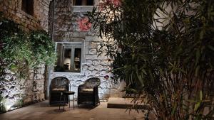 Fjaka, old stone house