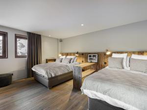 Chalets Chalet skis aux pieds, bain nordique, chef & services inclus, 4 chambres en suite, hammam et home cinema - FR-1-570-3 : photos des chambres