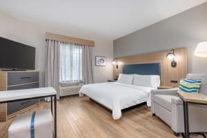King Studio Suite room in Candlewood Suites Houston The Woodlands an IHG Hotel