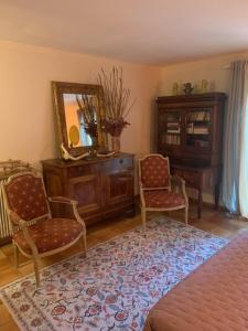 Chambre sous les cyprès