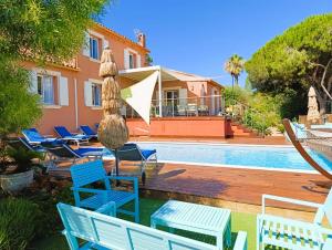 Superbe Villa 5 étoiles PresquÎle de Giens la Madrague Rita la Villa dOr vue mer piscine