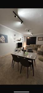 شقة غرفتين نوم و صالة