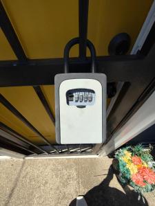 Luxurious Bedroom with Private Entrance & En-suite Bathroom