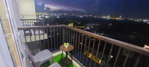 Dracarys 1 Condo Stay with pool balcony & kitchen