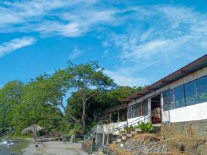 Miraflores beach front stay