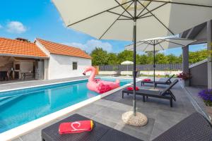 Home with private pool near Trogir