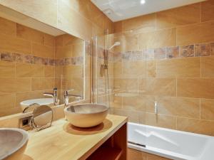 Chalet mitoyen lumineux avec espace bien-être et salle de jeux, Le Monêtier-les-Bains - FR-1-808-1